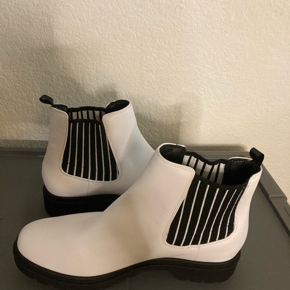 Boots - Picture 2 of 7